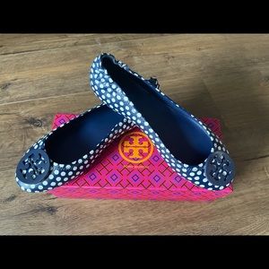 TORY BURCH-NWT/BOX Leather Polka Dot Navy Flats
